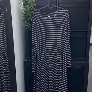 OLD NAVY Black & White Long Sleeve Stripped Dress